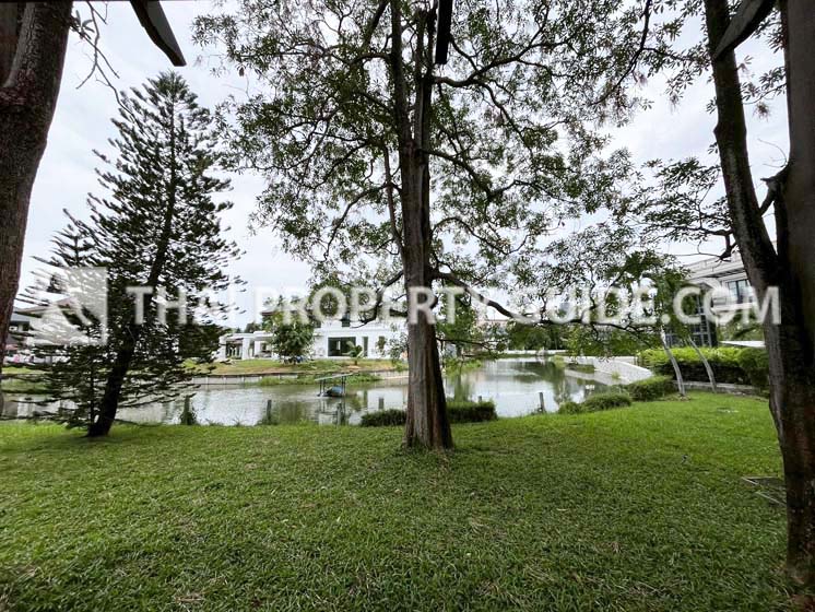 House with Shared Pool in Bangnatrad 